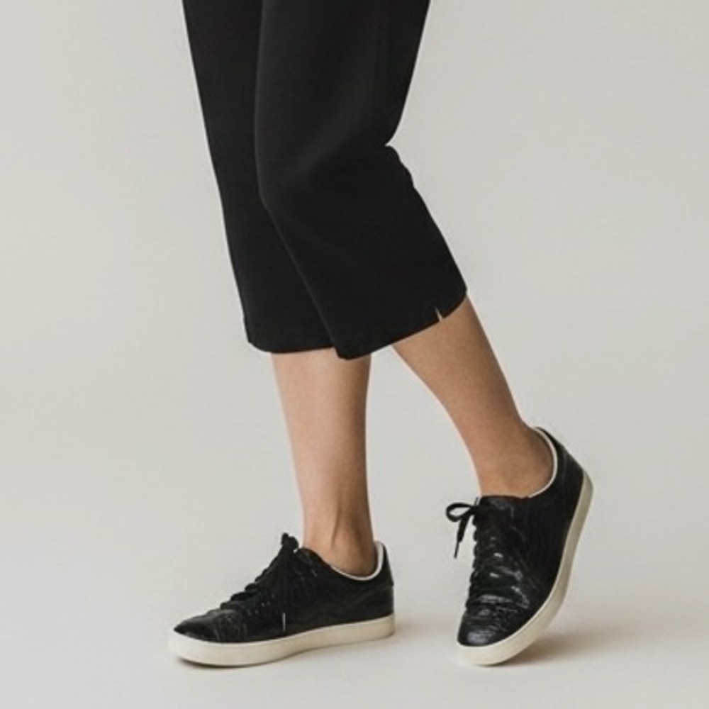 Stuart Weitzman Black Croc Embossed Leather Low Top Sneakers Women's Sz 7 Chic